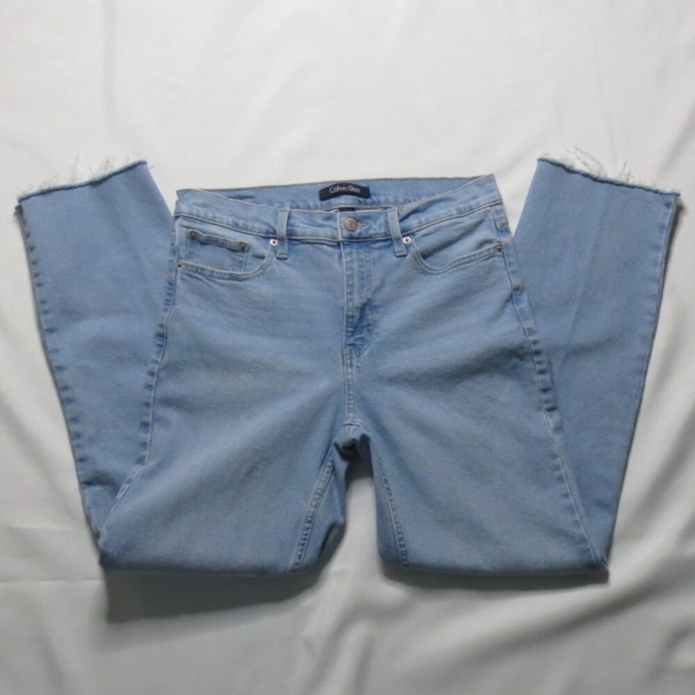 4/$14 CALVIN KLEIN womens JEANS denim LIGHT blue FRAYED mid-rise CROPPED size 6